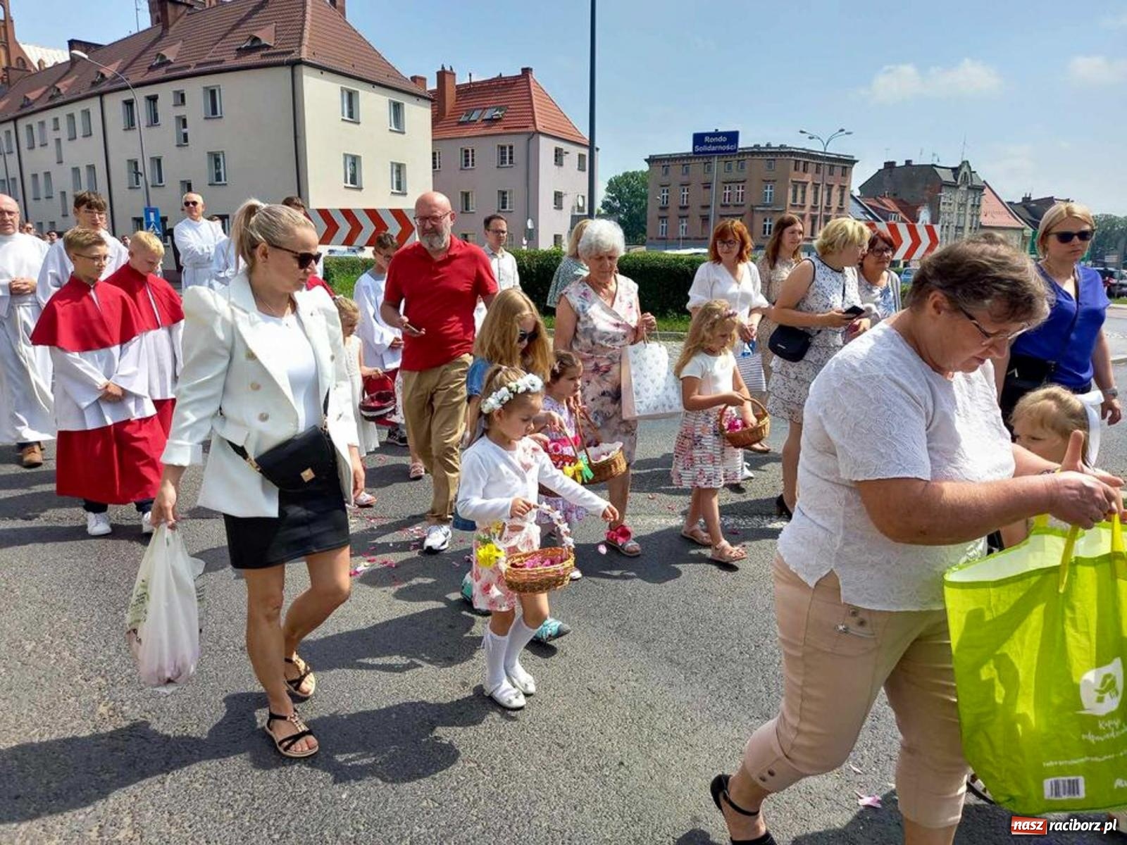 Zdjęcie w galerii na portalu naszraciborz.pl: Boże Ciało w parafii starowiejskiej wiadomości z regionu