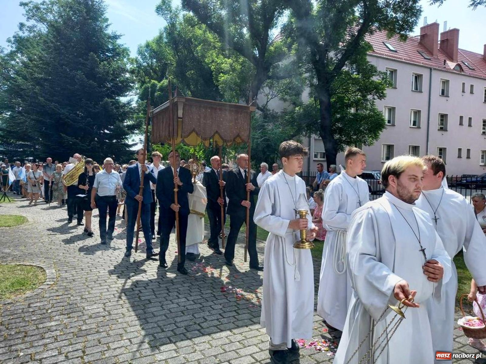 Zdjęcie w galerii na portalu naszraciborz.pl: Boże Ciało w parafii starowiejskiej wiadomości z regionu