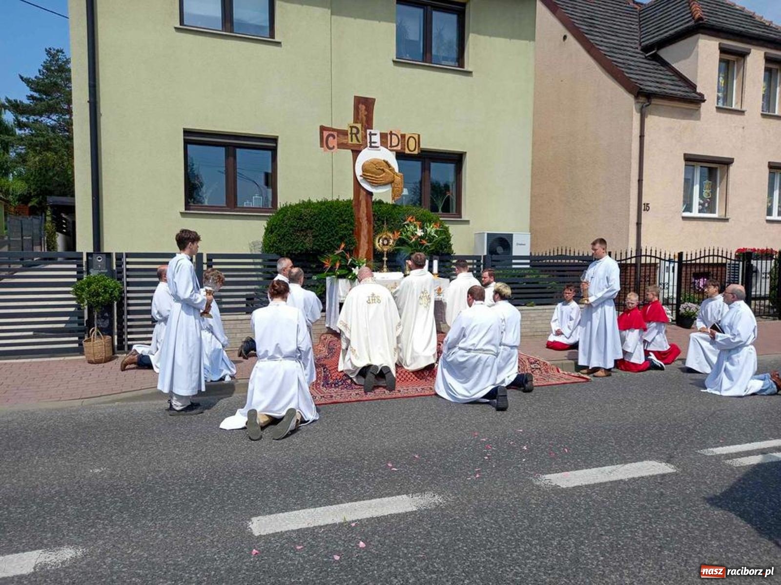 Zdjęcie w galerii na portalu naszraciborz.pl: Boże Ciało w parafii starowiejskiej wiadomości z regionu