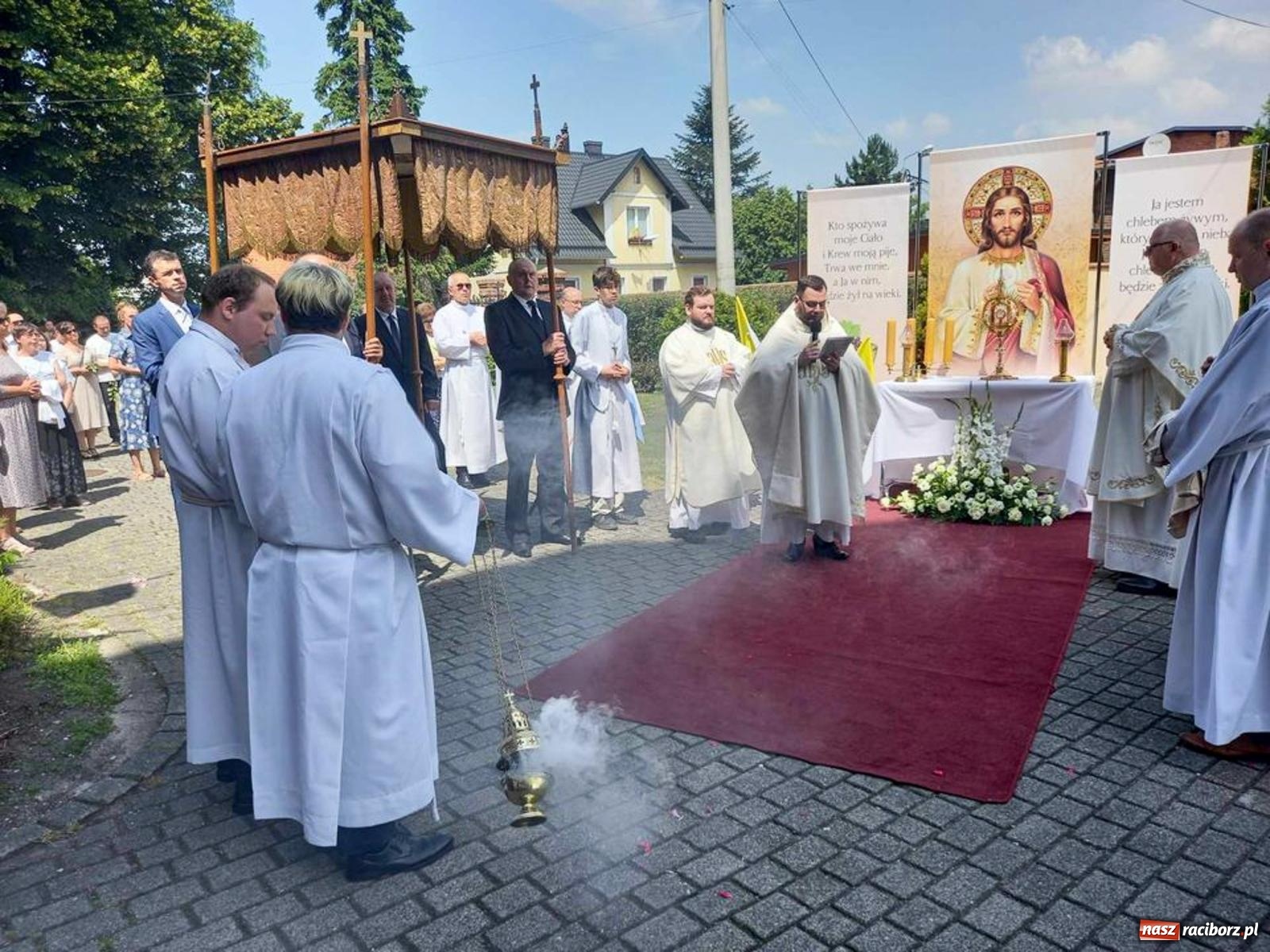 Zdjęcie w galerii na portalu naszraciborz.pl: Boże Ciało w parafii starowiejskiej wiadomości z regionu