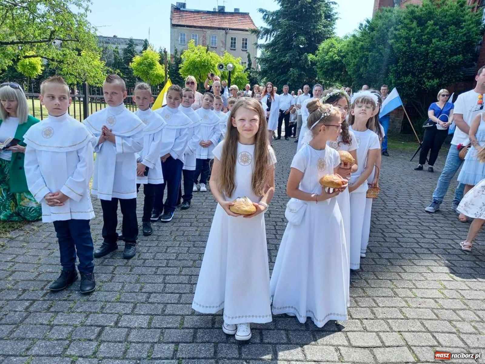 Zdjęcie w galerii na portalu naszraciborz.pl: Boże Ciało w parafii starowiejskiej wiadomości z regionu