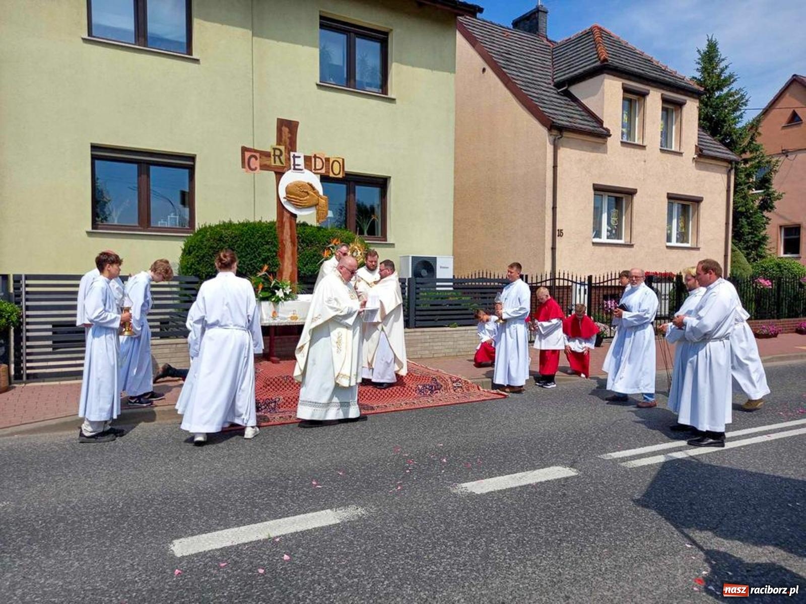 Zdjęcie w galerii na portalu naszraciborz.pl: Boże Ciało w parafii starowiejskiej wiadomości z regionu