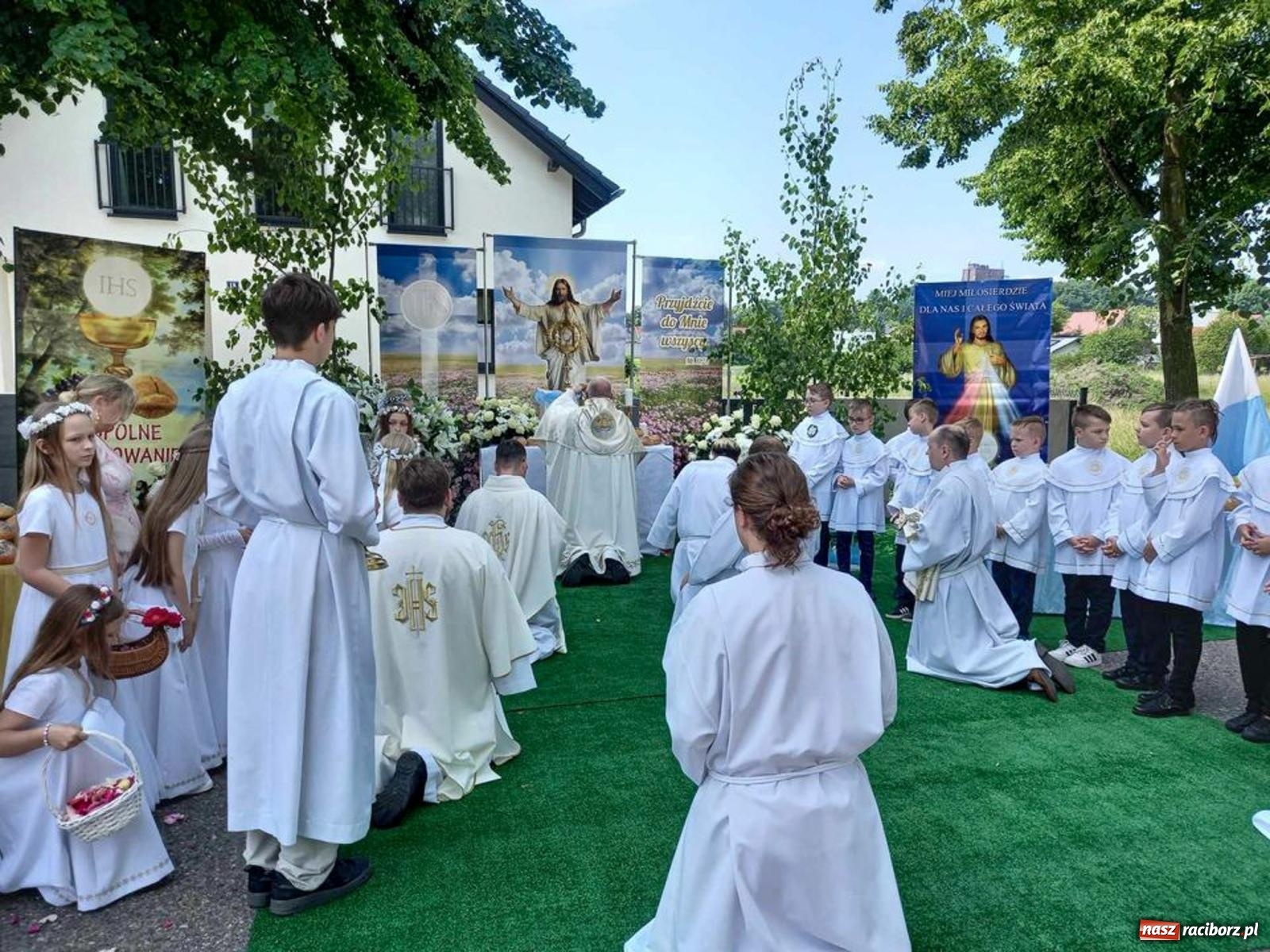 Zdjęcie w galerii na portalu naszraciborz.pl: Boże Ciało w parafii starowiejskiej wiadomości z regionu