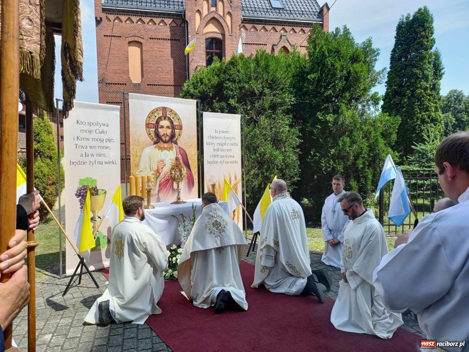 Zdjęcie w galerii na portalu naszraciborz.pl: Boże Ciało w parafii starowiejskiej wiadomości z regionu