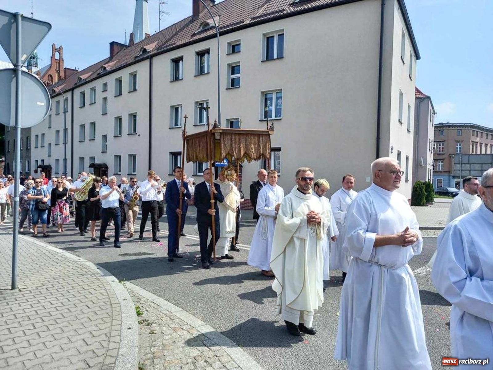 Zdjęcie w galerii na portalu naszraciborz.pl: Boże Ciało w parafii starowiejskiej wiadomości z regionu