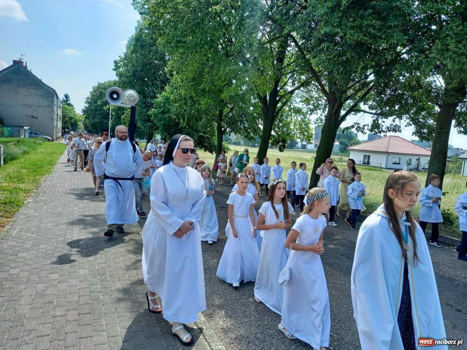 Zdjęcie w galerii na portalu naszraciborz.pl: Boże Ciało w parafii starowiejskiej wiadomości z regionu