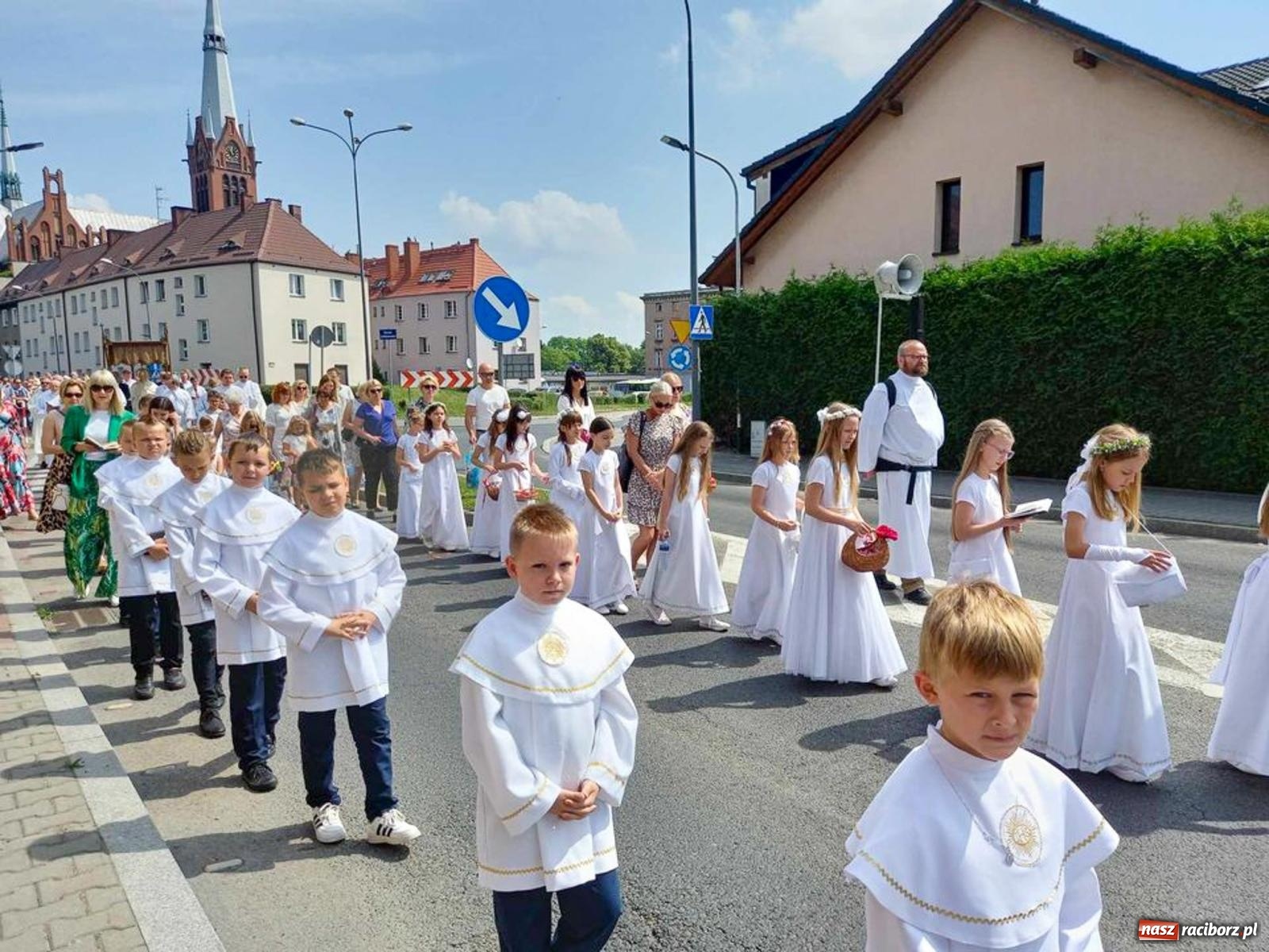 Zdjęcie w galerii na portalu naszraciborz.pl: Boże Ciało w parafii starowiejskiej wiadomości z regionu