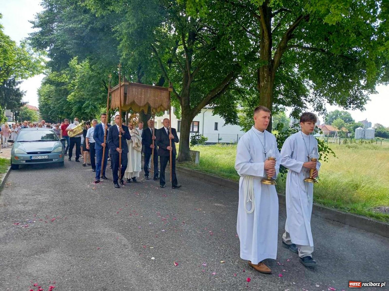 Zdjęcie w galerii na portalu naszraciborz.pl: Boże Ciało w parafii starowiejskiej wiadomości z regionu