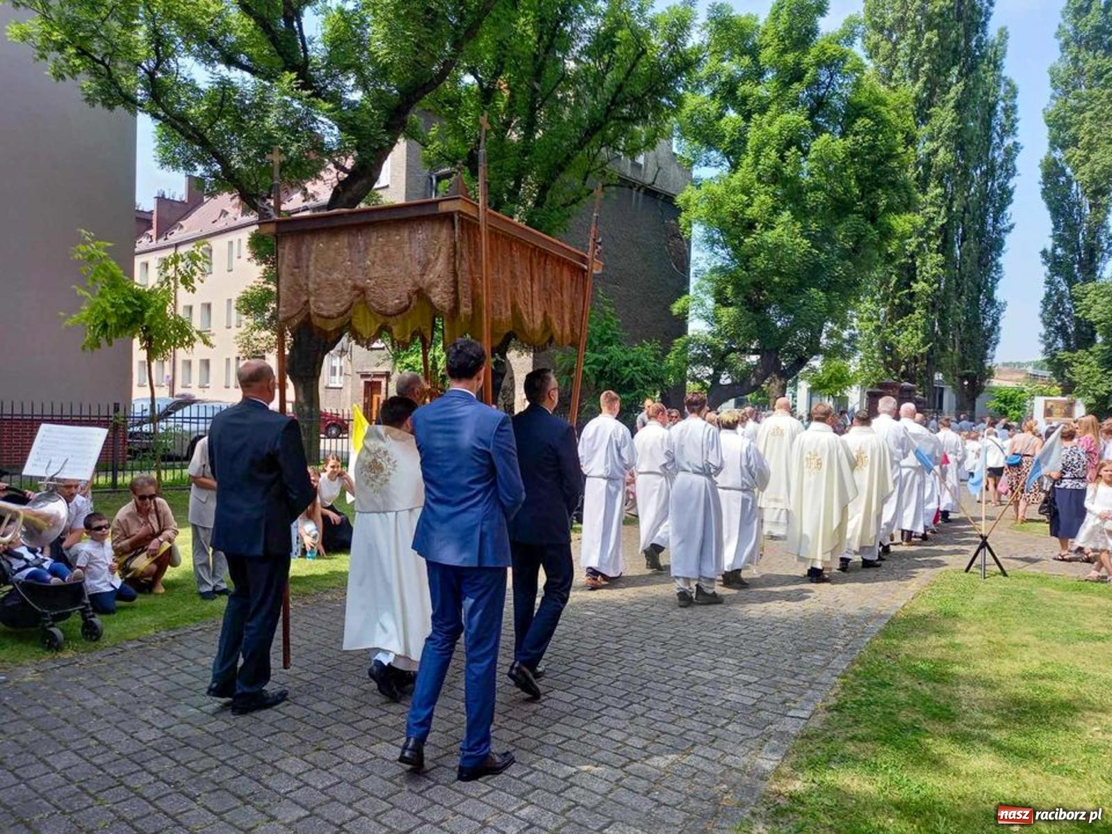 Zdjęcie w galerii na portalu naszraciborz.pl: Boże Ciało w parafii starowiejskiej wiadomości z regionu