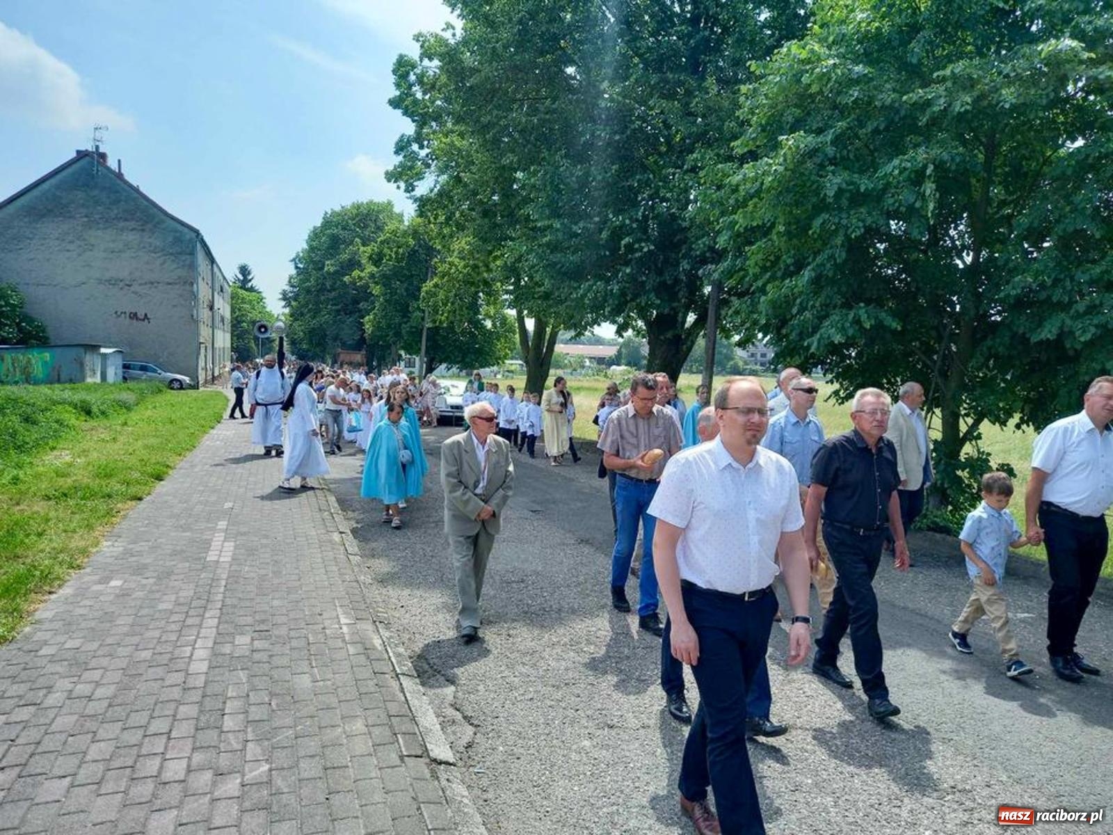 Zdjęcie w galerii na portalu naszraciborz.pl: Boże Ciało w parafii starowiejskiej wiadomości z regionu