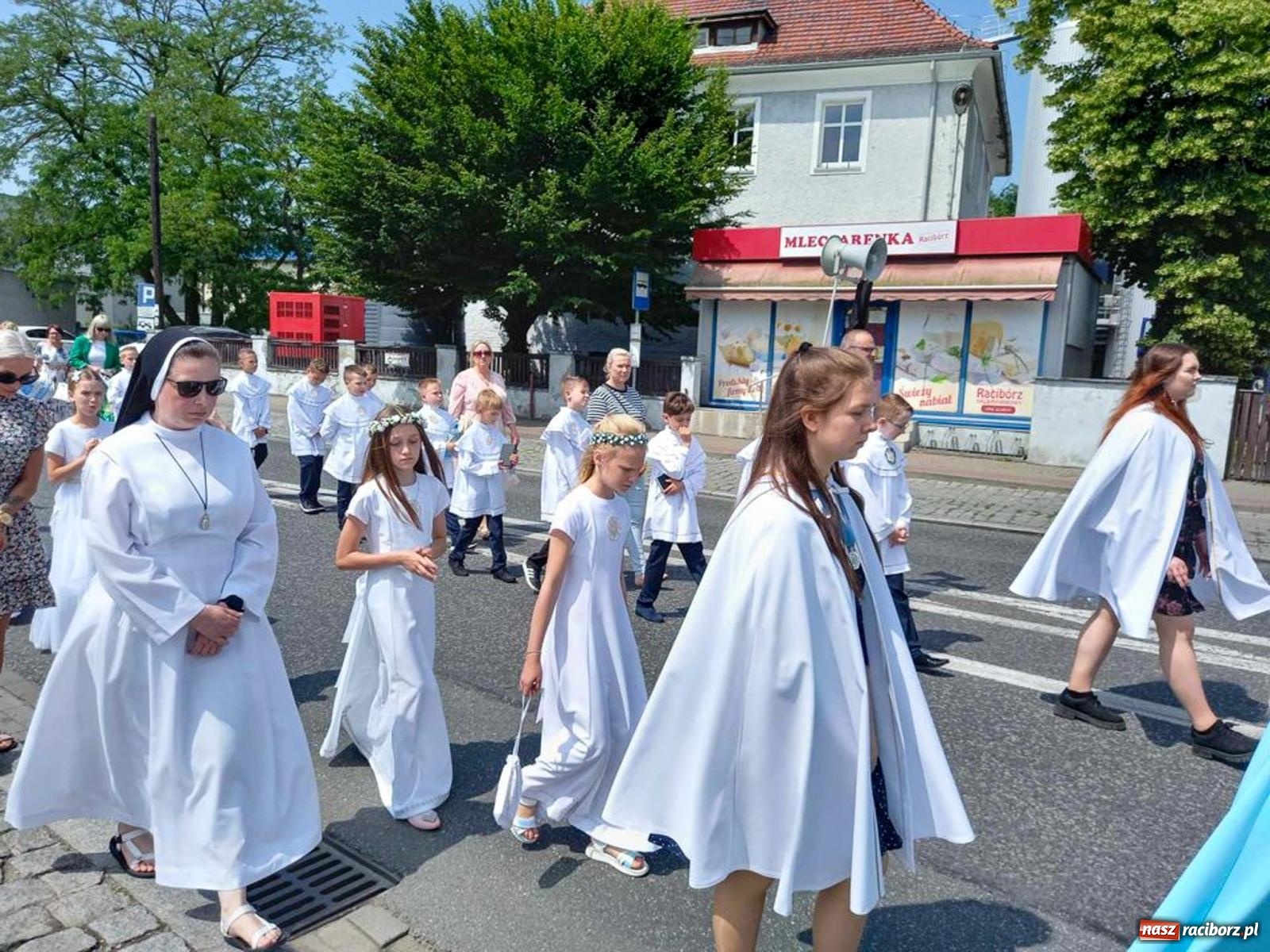 Zdjęcie w galerii na portalu naszraciborz.pl: Boże Ciało w parafii starowiejskiej wiadomości z regionu