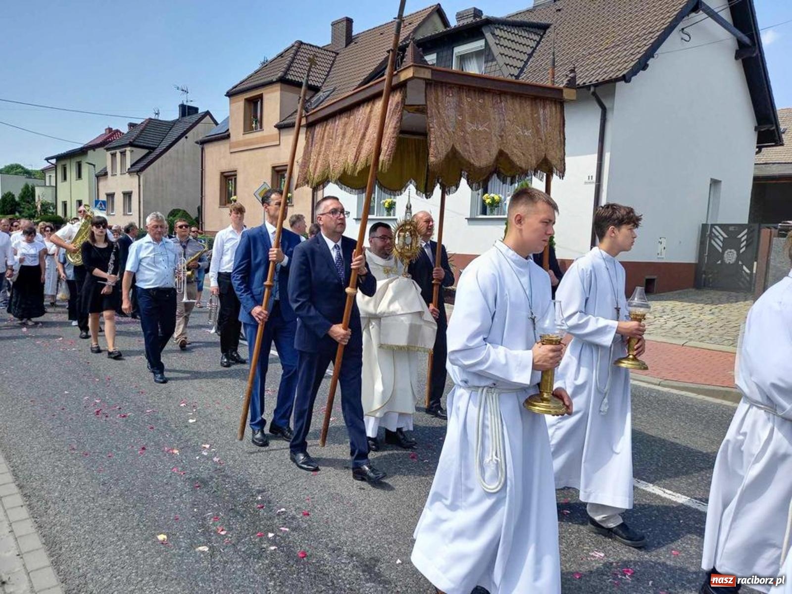 Zdjęcie w galerii na portalu naszraciborz.pl: Boże Ciało w parafii starowiejskiej wiadomości z regionu