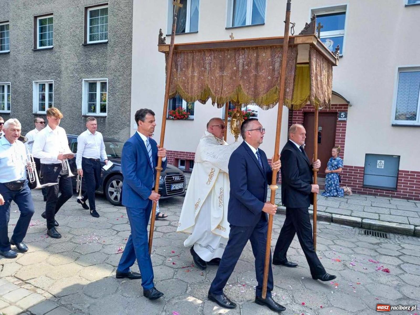 Zdjęcie w galerii na portalu naszraciborz.pl: Boże Ciało w parafii starowiejskiej wiadomości z regionu