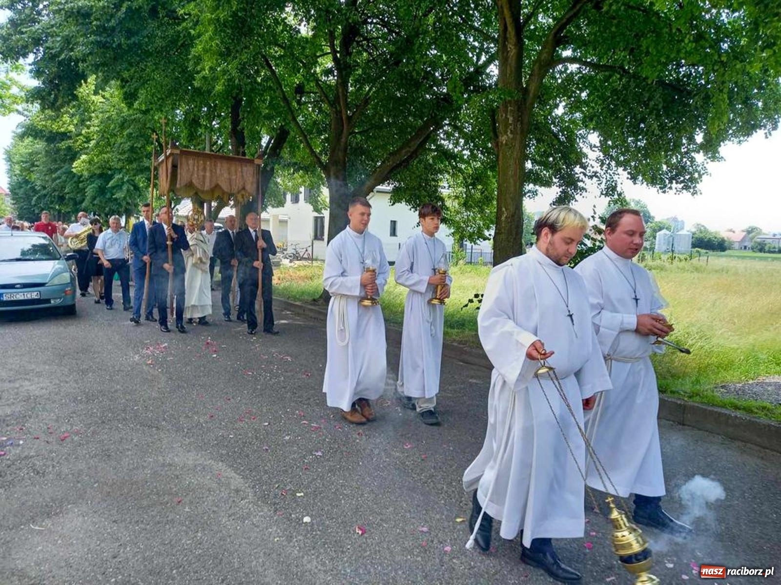 Zdjęcie w galerii na portalu naszraciborz.pl: Boże Ciało w parafii starowiejskiej wiadomości z regionu