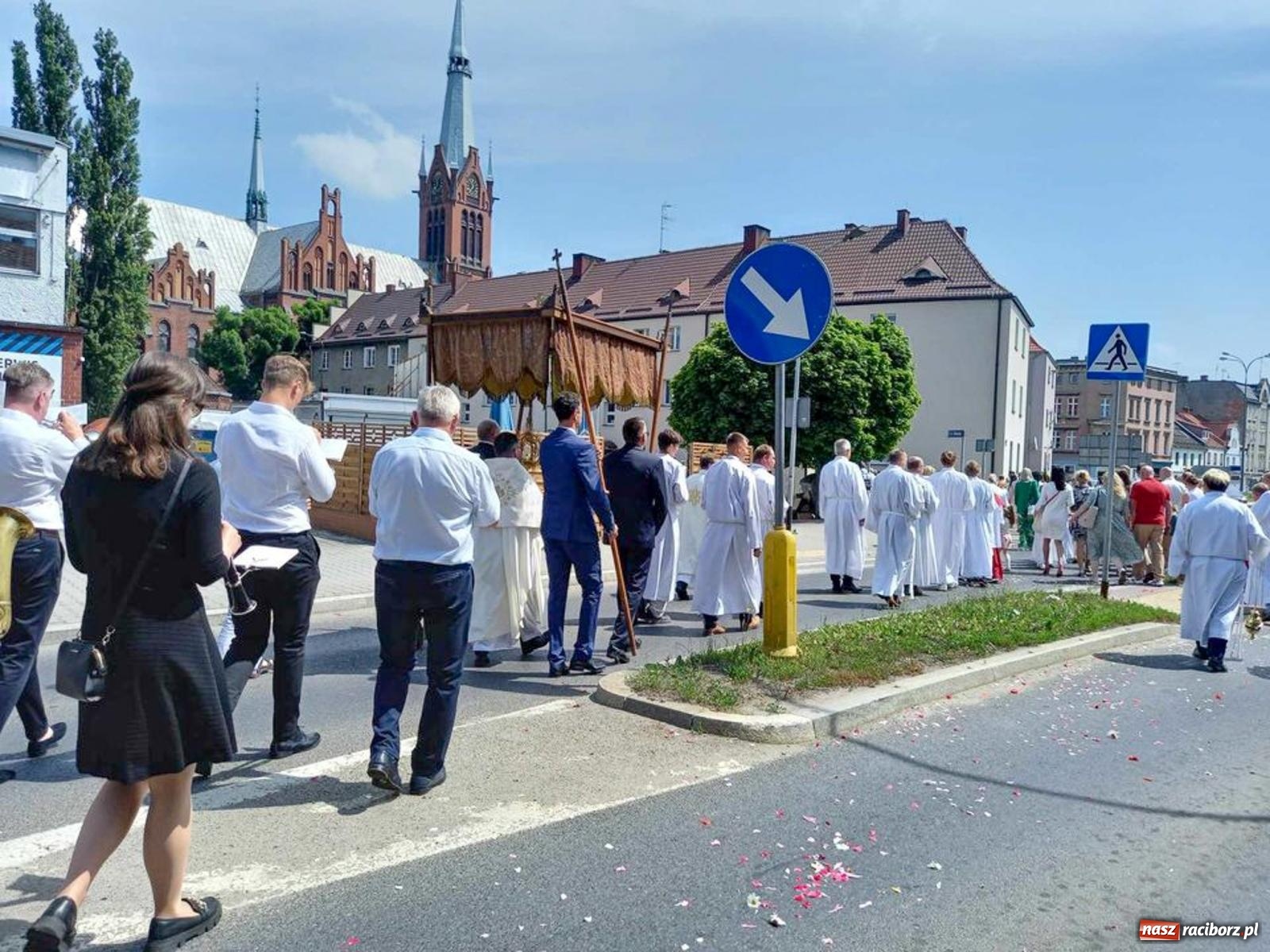 Zdjęcie w galerii na portalu naszraciborz.pl: Boże Ciało w parafii starowiejskiej wiadomości z regionu
