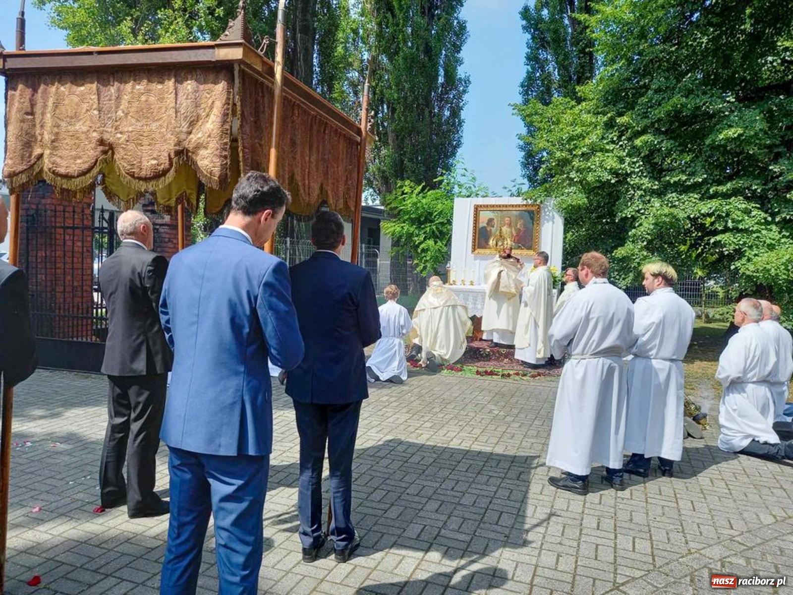 Zdjęcie w galerii na portalu naszraciborz.pl: Boże Ciało w parafii starowiejskiej wiadomości z regionu