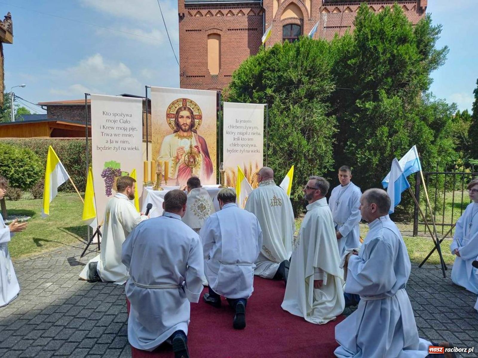 Zdjęcie w galerii na portalu naszraciborz.pl: Boże Ciało w parafii starowiejskiej wiadomości z regionu