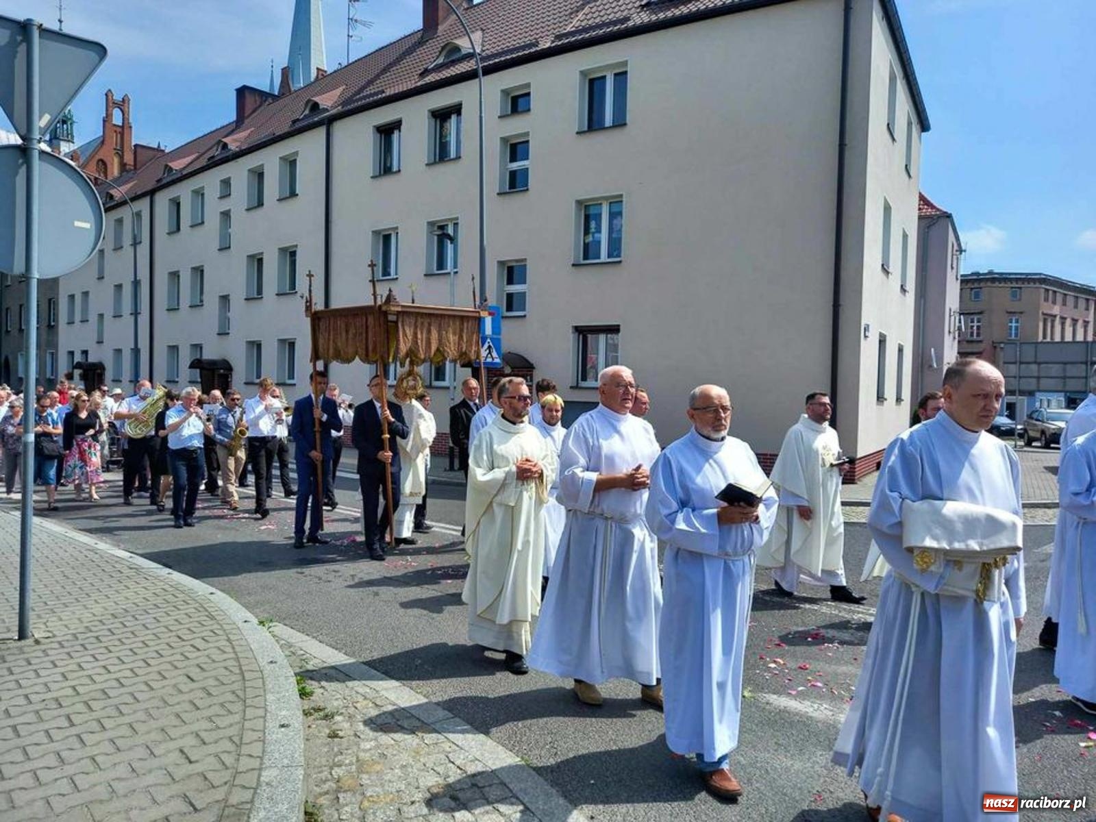Zdjęcie w galerii na portalu naszraciborz.pl: Boże Ciało w parafii starowiejskiej wiadomości z regionu