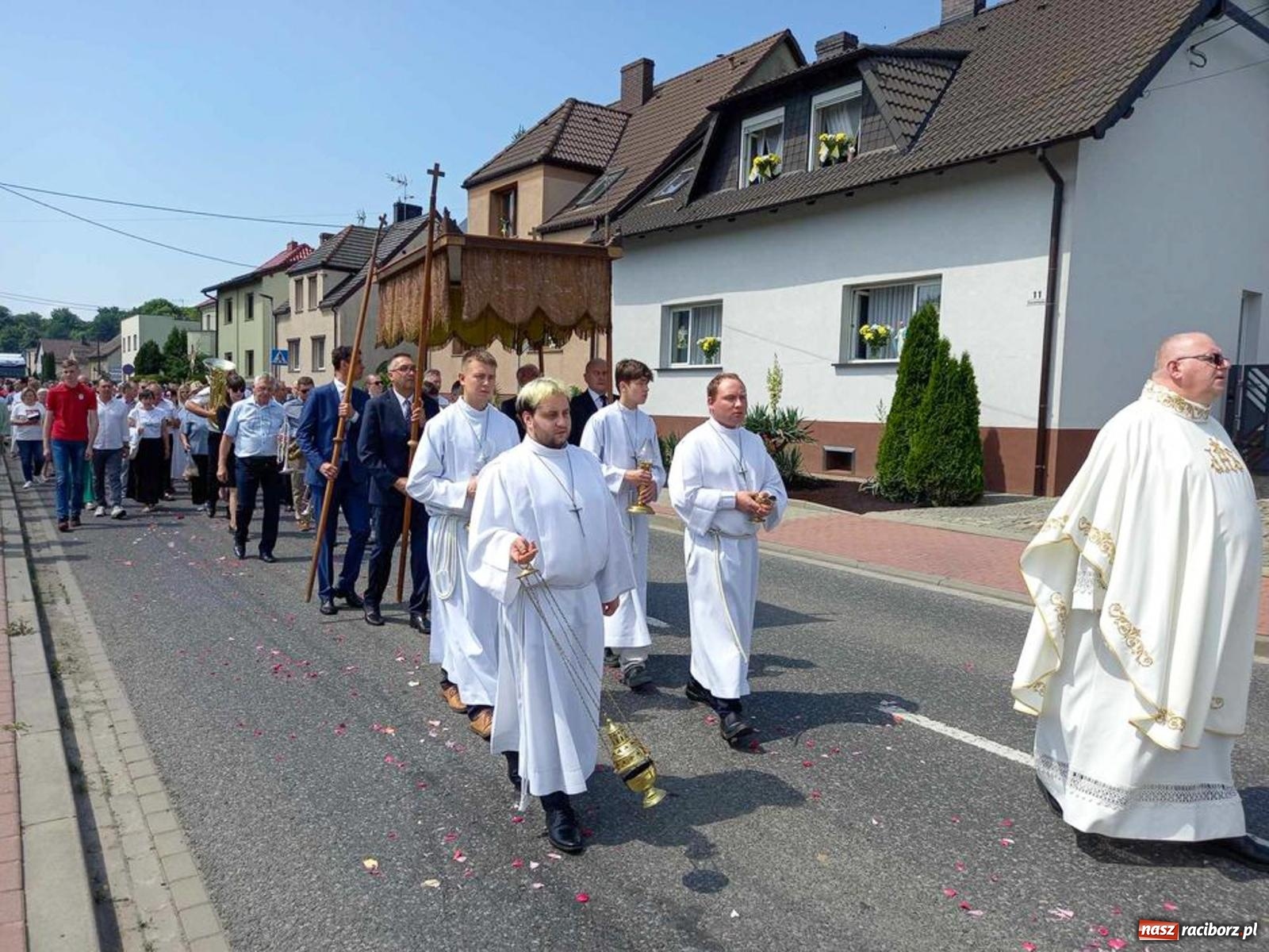 Zdjęcie w galerii na portalu naszraciborz.pl: Boże Ciało w parafii starowiejskiej wiadomości z regionu