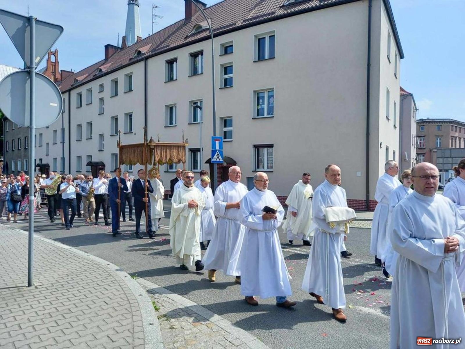 Zdjęcie w galerii na portalu naszraciborz.pl: Boże Ciało w parafii starowiejskiej wiadomości z regionu