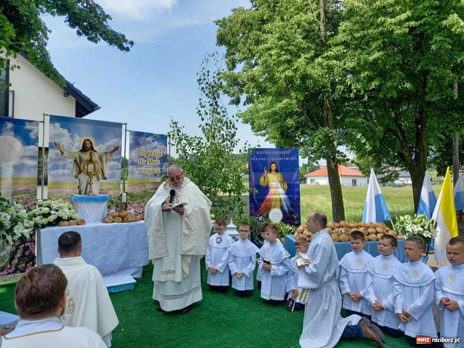 Zdjęcie w galerii na portalu naszraciborz.pl: Boże Ciało w parafii starowiejskiej wiadomości z regionu