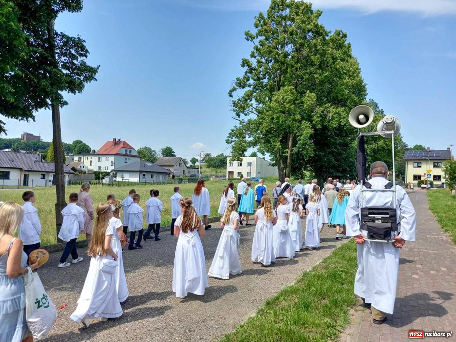 Zdjęcie w galerii na portalu naszraciborz.pl: Boże Ciało w parafii starowiejskiej wiadomości z regionu