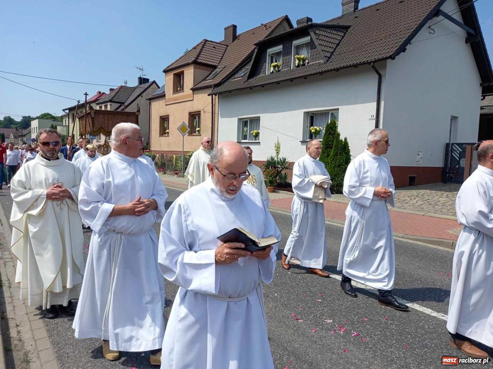 Zdjęcie w galerii na portalu naszraciborz.pl: Boże Ciało w parafii starowiejskiej wiadomości z regionu