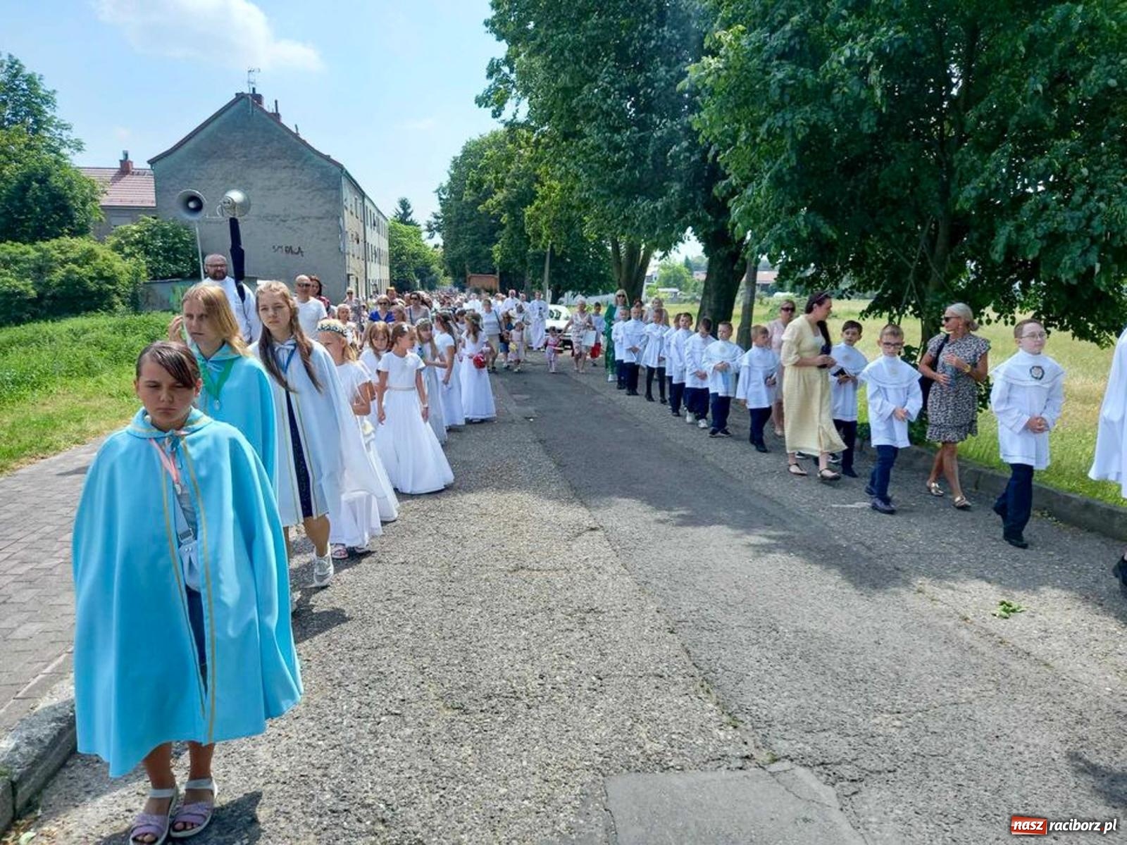 Zdjęcie w galerii na portalu naszraciborz.pl: Boże Ciało w parafii starowiejskiej wiadomości z regionu