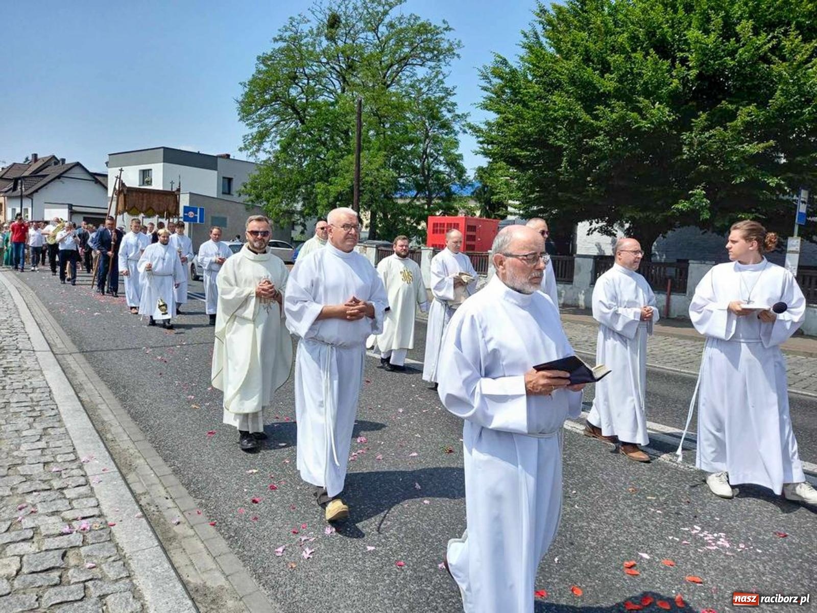 Zdjęcie w galerii na portalu naszraciborz.pl: Boże Ciało w parafii starowiejskiej wiadomości z regionu