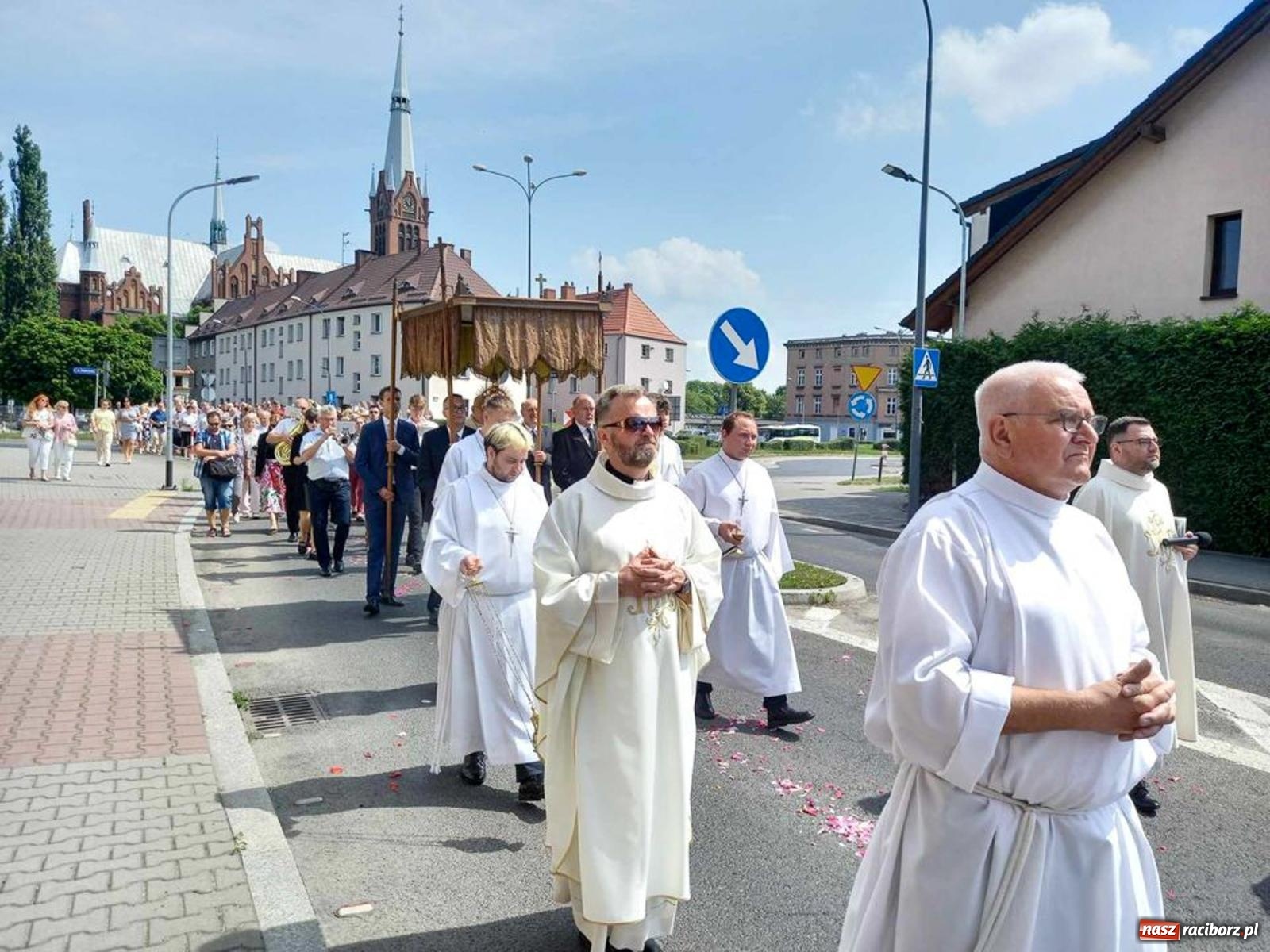 Zdjęcie w galerii na portalu naszraciborz.pl: Boże Ciało w parafii starowiejskiej wiadomości z regionu