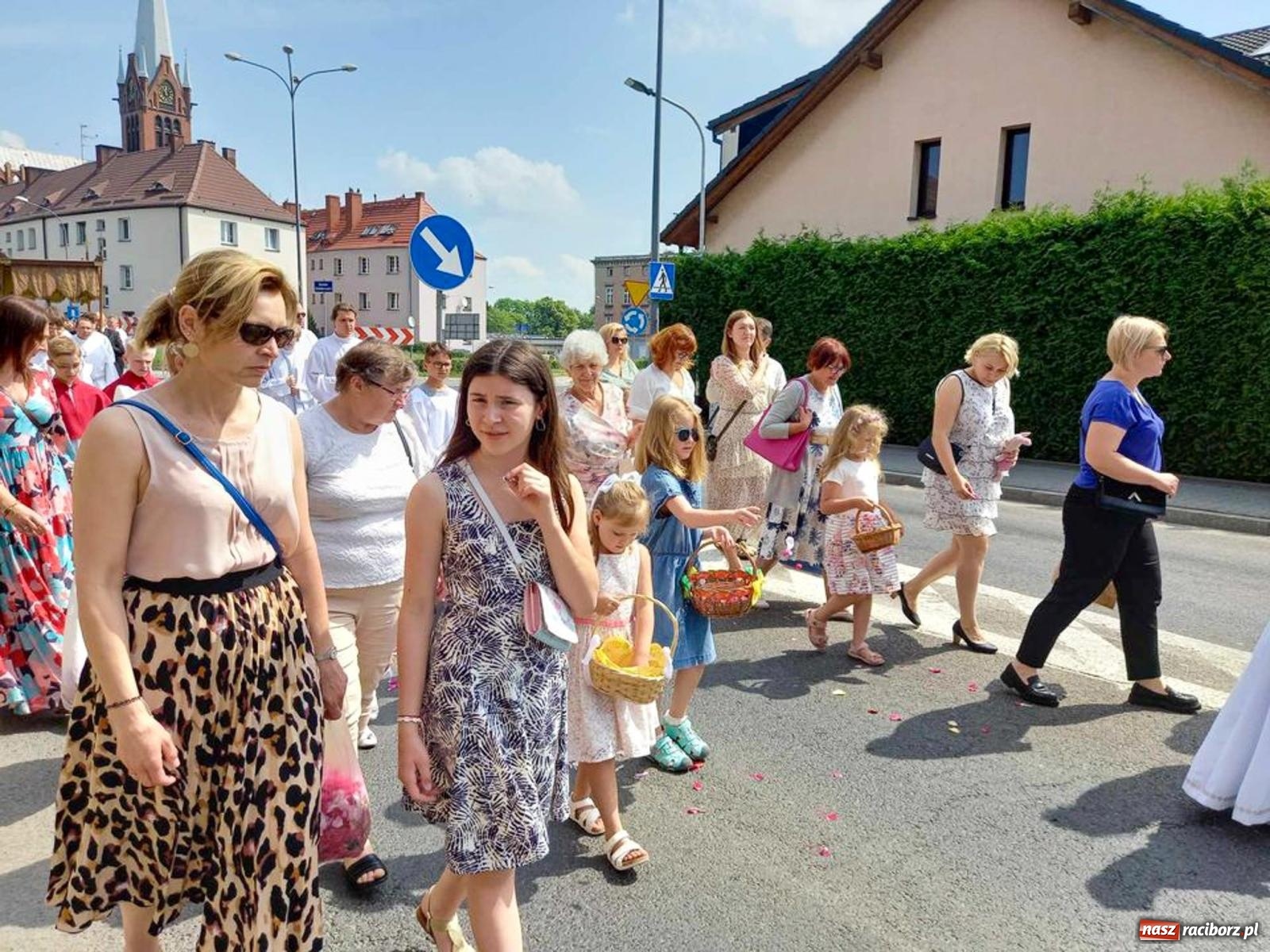 Zdjęcie w galerii na portalu naszraciborz.pl: Boże Ciało w parafii starowiejskiej wiadomości z regionu