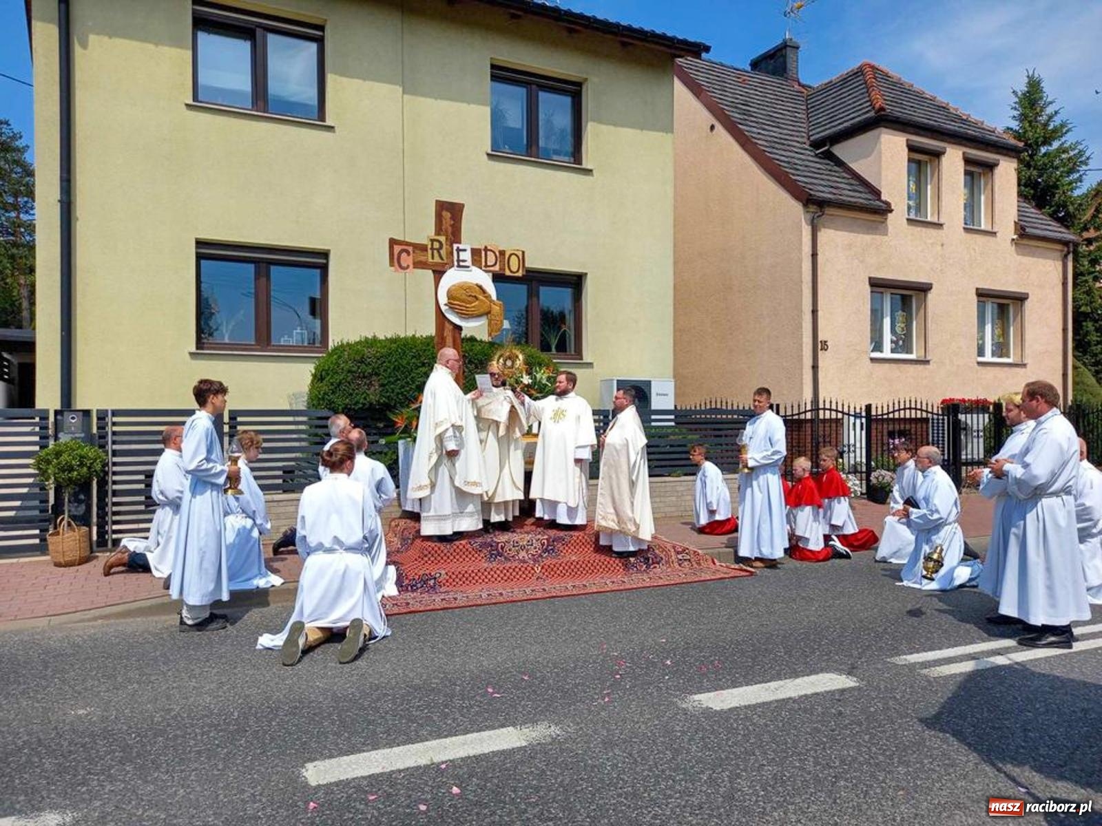 Zdjęcie w galerii na portalu naszraciborz.pl: Boże Ciało w parafii starowiejskiej wiadomości z regionu
