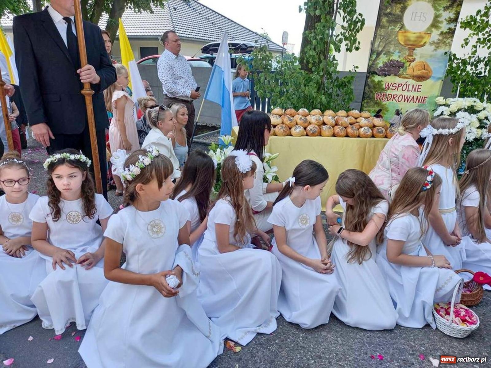 Zdjęcie w galerii na portalu naszraciborz.pl: Boże Ciało w parafii starowiejskiej wiadomości z regionu