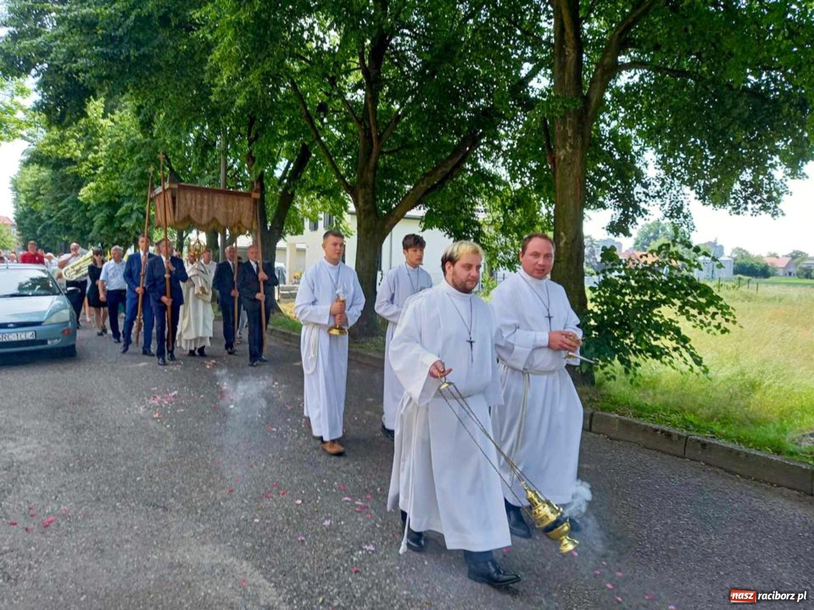 Zdjęcie w galerii na portalu naszraciborz.pl: Boże Ciało w parafii starowiejskiej wiadomości z regionu