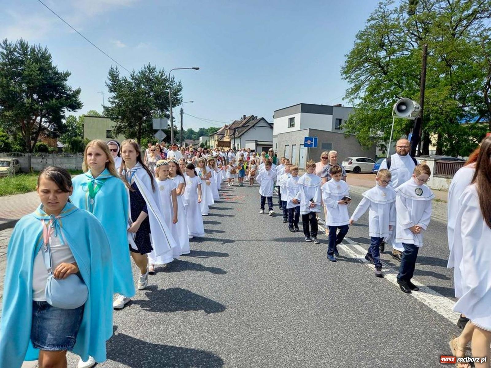 Zdjęcie w galerii na portalu naszraciborz.pl: Boże Ciało w parafii starowiejskiej wiadomości z regionu