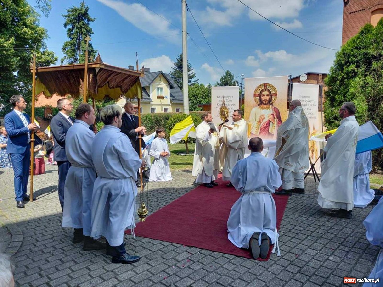 Zdjęcie w galerii na portalu naszraciborz.pl: Boże Ciało w parafii starowiejskiej wiadomości z regionu