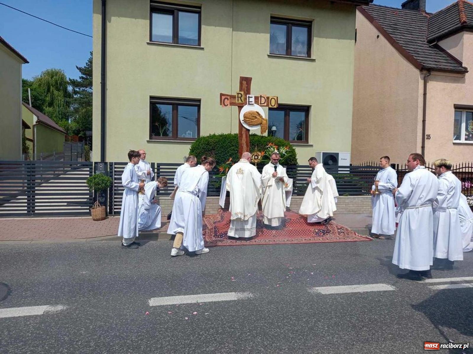 Zdjęcie w galerii na portalu naszraciborz.pl: Boże Ciało w parafii starowiejskiej wiadomości z regionu