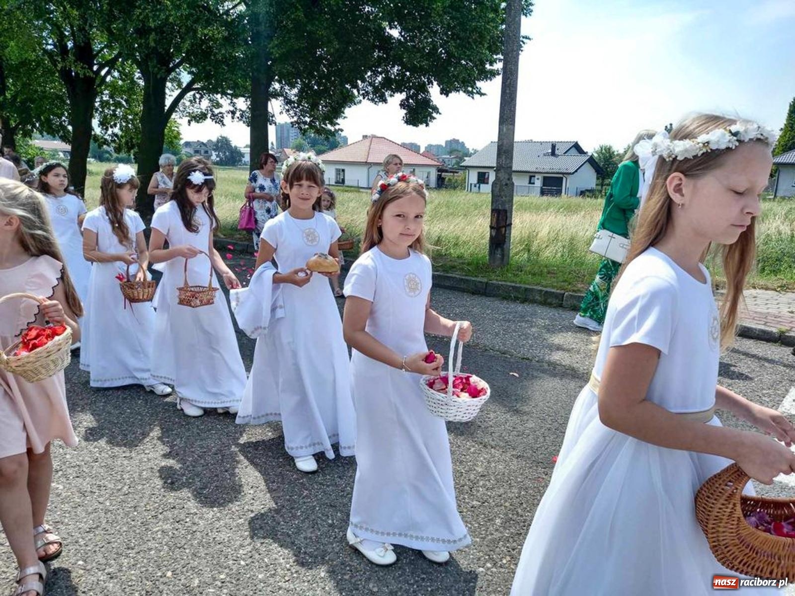 Zdjęcie w galerii na portalu naszraciborz.pl: Boże Ciało w parafii starowiejskiej wiadomości z regionu
