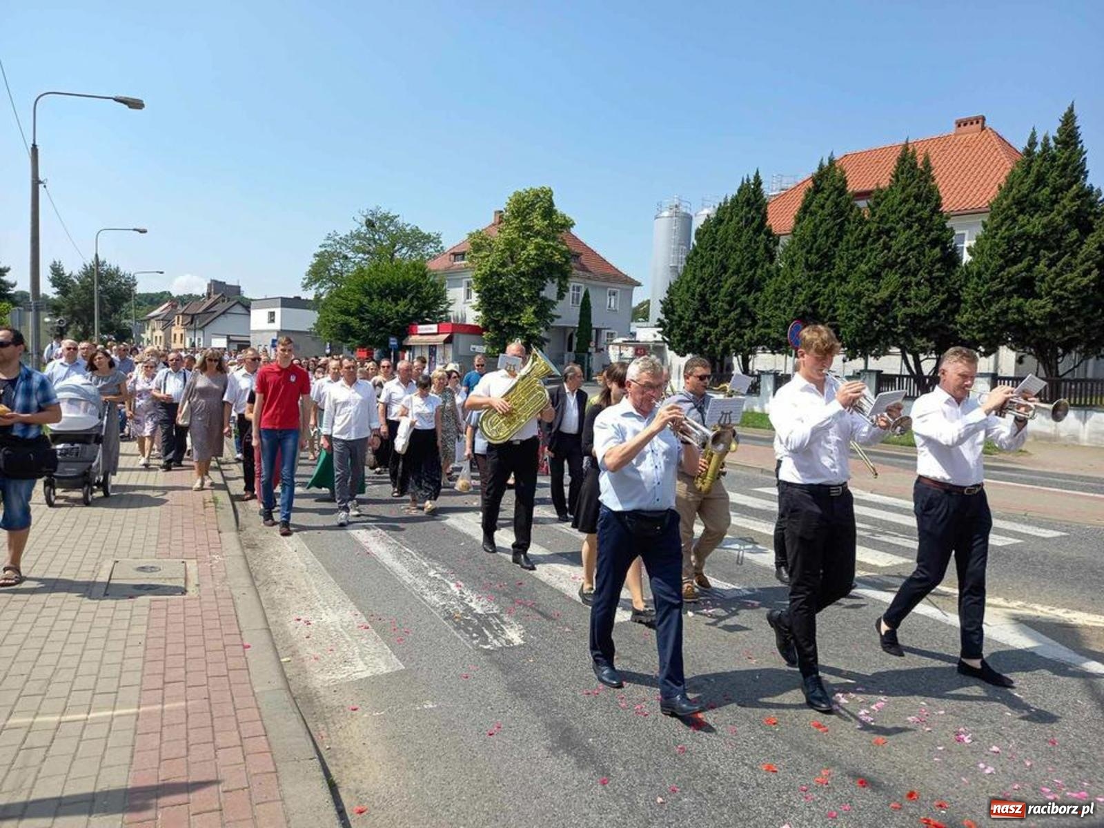 Zdjęcie w galerii na portalu naszraciborz.pl: Boże Ciało w parafii starowiejskiej wiadomości z regionu