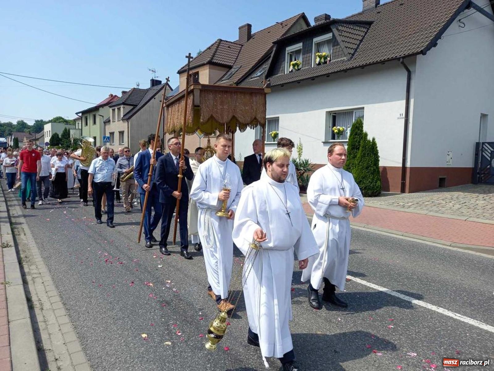 Zdjęcie w galerii na portalu naszraciborz.pl: Boże Ciało w parafii starowiejskiej wiadomości z regionu