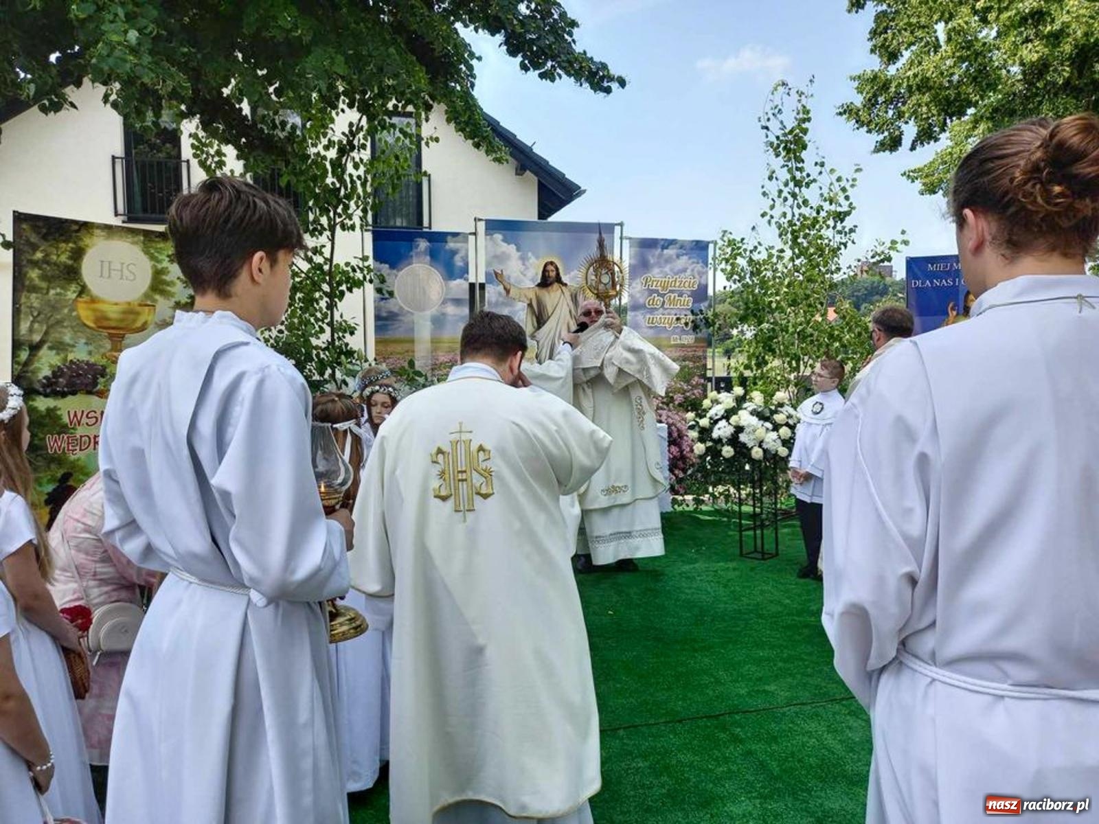 Zdjęcie w galerii na portalu naszraciborz.pl: Boże Ciało w parafii starowiejskiej wiadomości z regionu