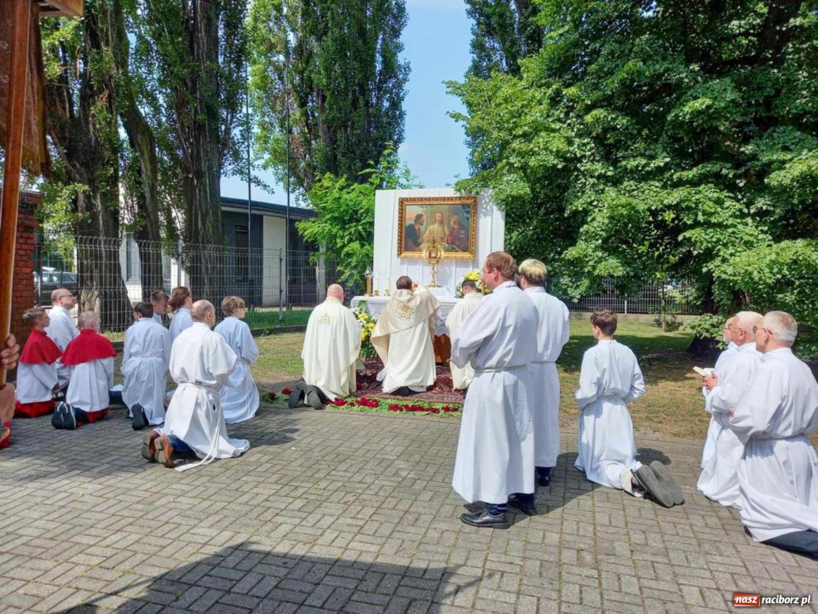 Zdjęcie w galerii na portalu naszraciborz.pl: Boże Ciało w parafii starowiejskiej wiadomości z regionu