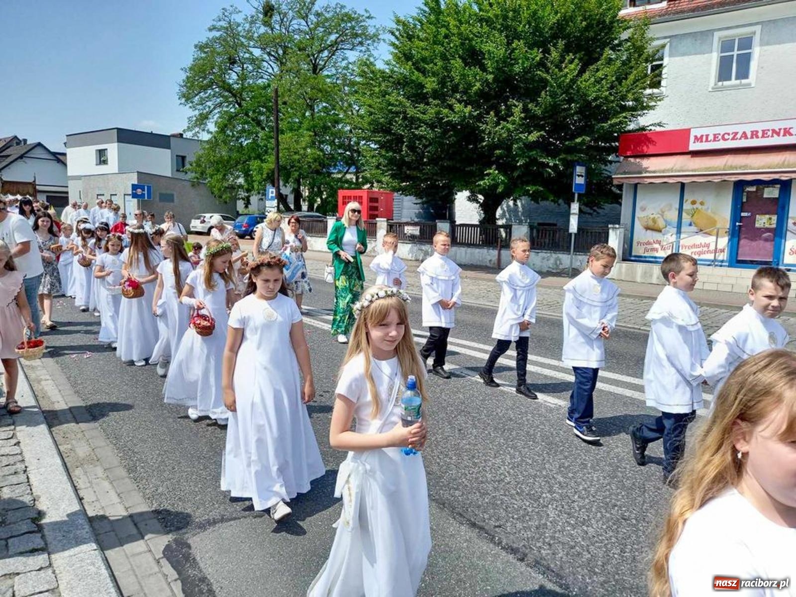Zdjęcie w galerii na portalu naszraciborz.pl: Boże Ciało w parafii starowiejskiej wiadomości z regionu