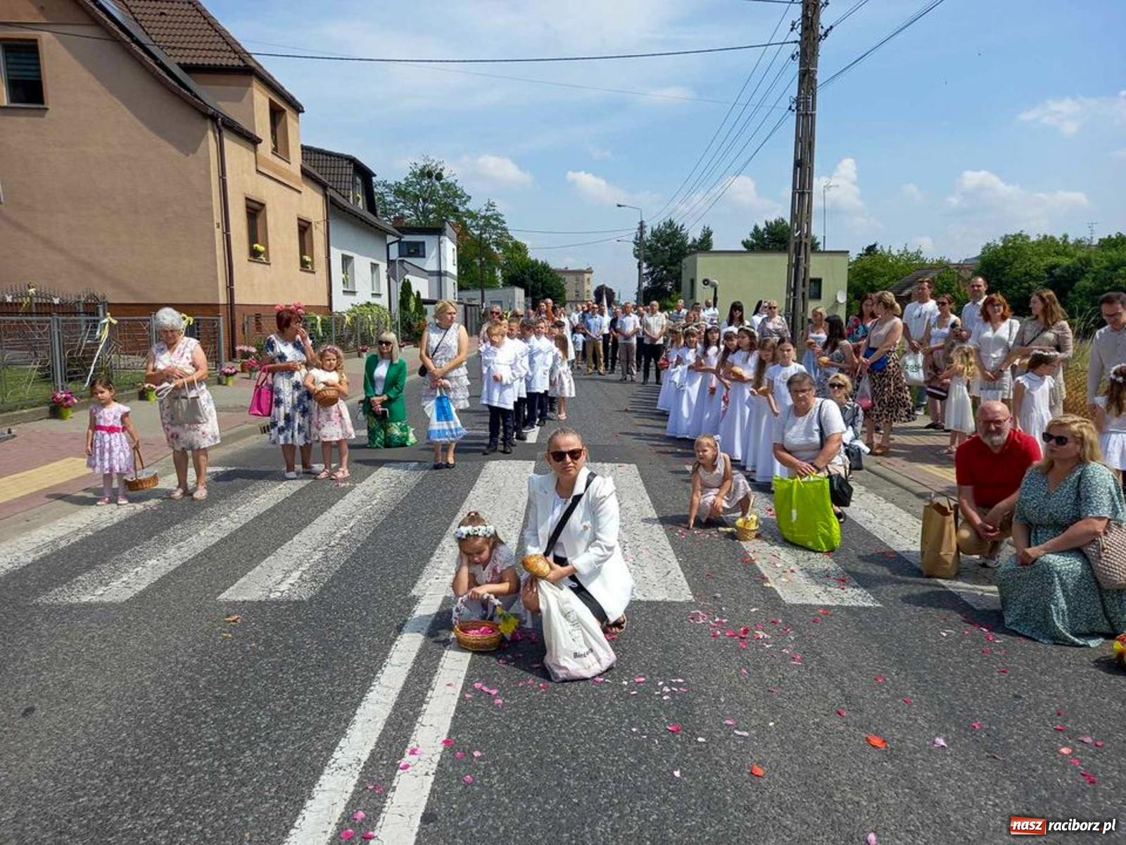 Zdjęcie w galerii na portalu naszraciborz.pl: Boże Ciało w parafii starowiejskiej wiadomości z regionu