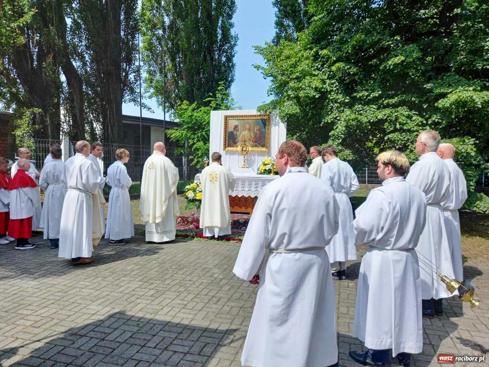 Zdjęcie w galerii na portalu naszraciborz.pl: Boże Ciało w parafii starowiejskiej wiadomości z regionu