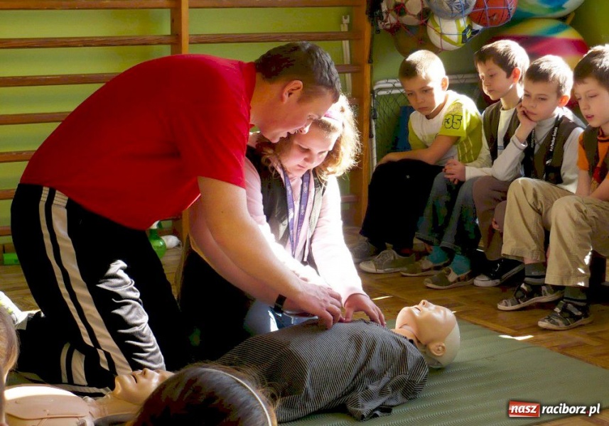 Zdjęcie w galerii na portalu naszraciborz.pl: Pierwszej pomocy uczył plutonowy wiadomości z regionu