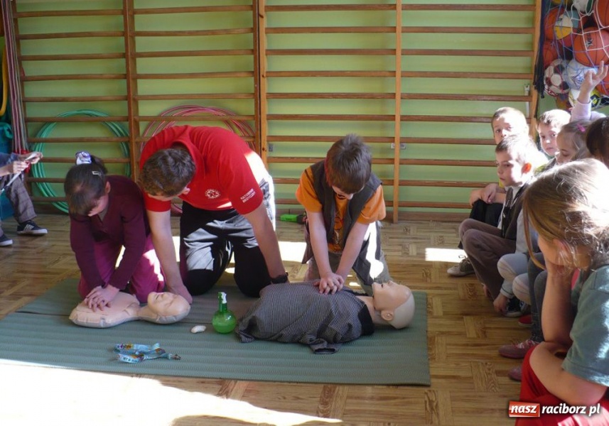 Zdjęcie w galerii na portalu naszraciborz.pl: Pierwszej pomocy uczył plutonowy wiadomości z regionu