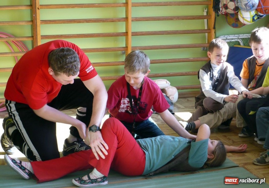 Zdjęcie w galerii na portalu naszraciborz.pl: Pierwszej pomocy uczył plutonowy wiadomości z regionu