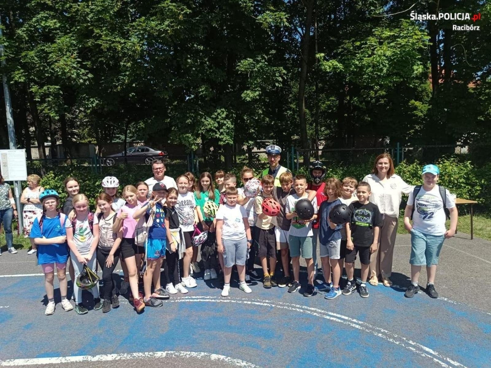 Zdjęcie w galerii na portalu naszraciborz.pl: Kolejni uczniowie podeszli do egzaminu na kartę rowerową wiadomości z regionu