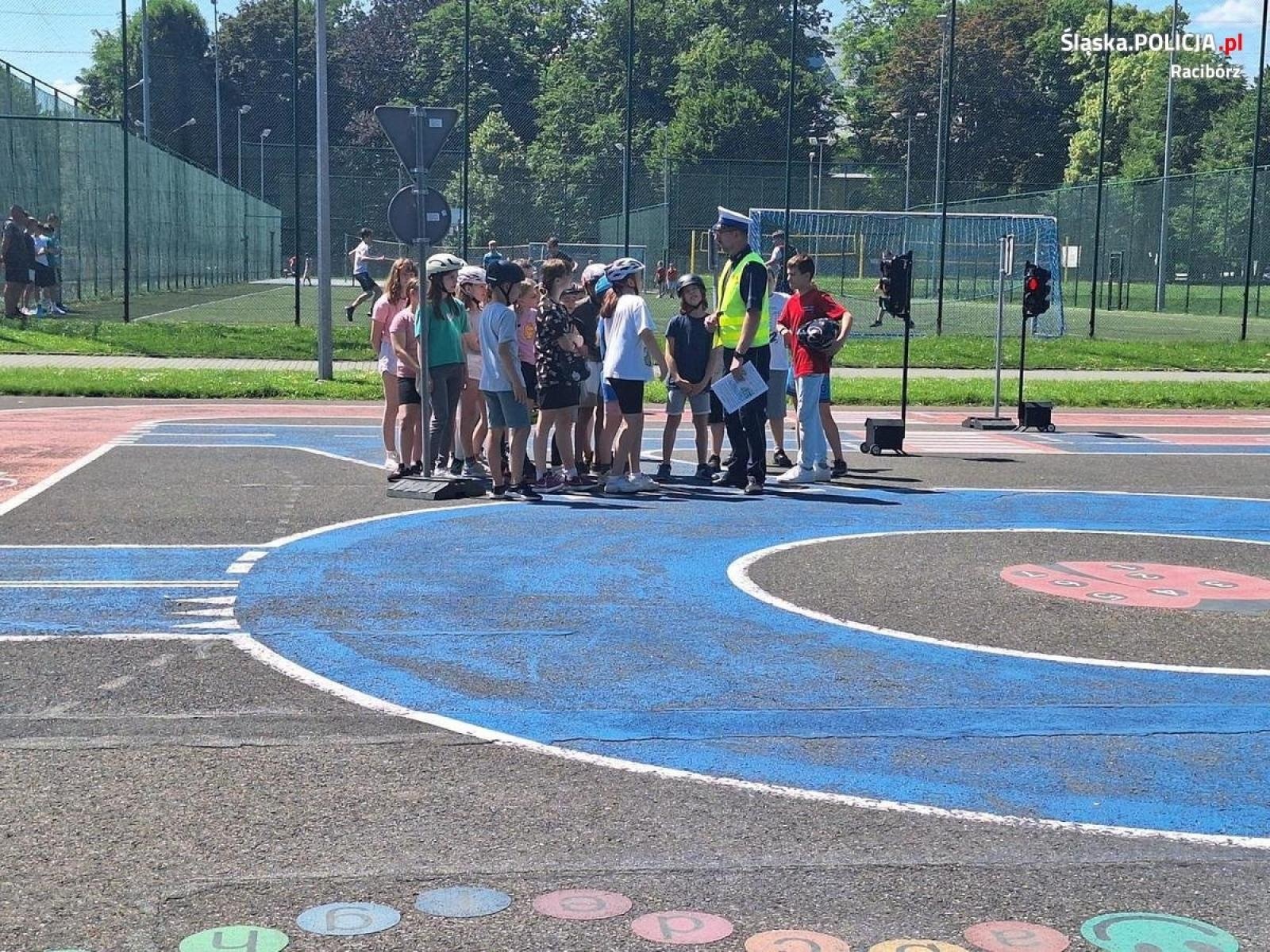Zdjęcie w galerii na portalu naszraciborz.pl: Kolejni uczniowie podeszli do egzaminu na kartę rowerową wiadomości z regionu